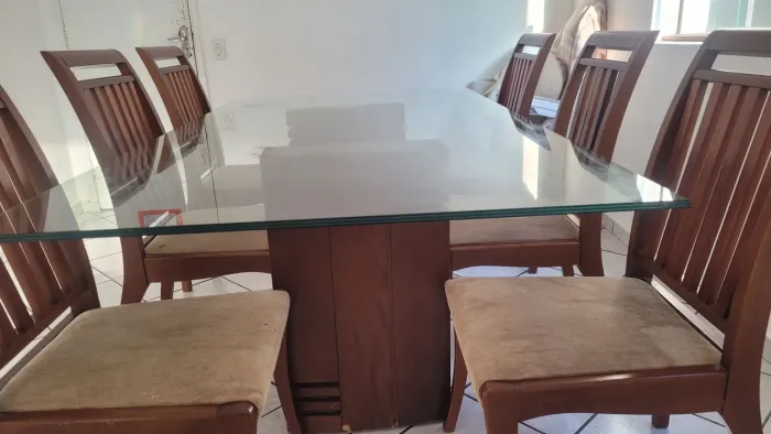 Mesa de jantar 8 lugares com 6 cadeiras