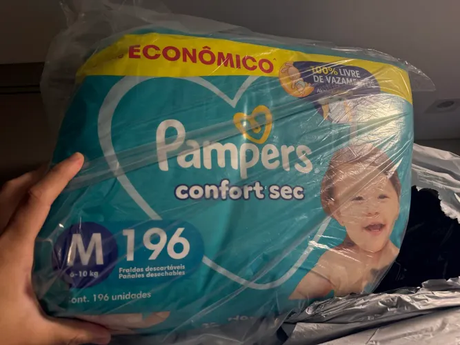 Fraldas Pampers confort sec M 196u