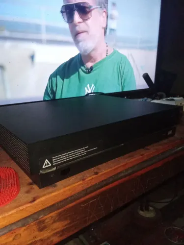 Apenas vendo, não faço envio. Xbox one X quero 850 pra vender hoje