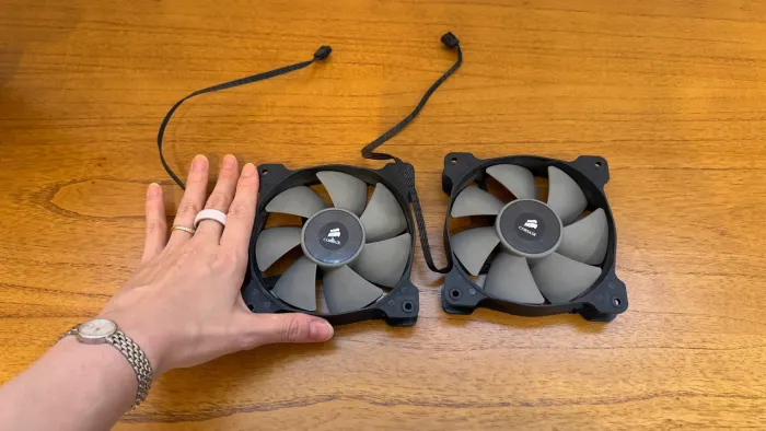 ? 2 Fans Corsair 120mm