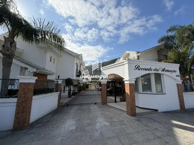 Sobrado semimobiliado a venda, 2 dormitórios, Armação, Florianópolis/SC