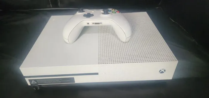 XBOX ONE S / 1TB