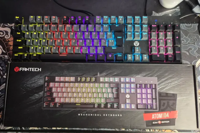 Teclado Mecanico Fantech Atom104 Full Size