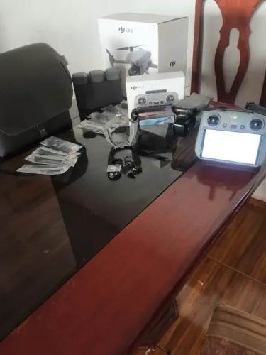 Dji Air 3 semi novo fliy more combo (Drone com problema de desvincular. Inf 44- *