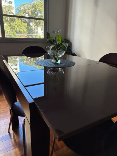 Mesa de Jantar Extensível + 04 Cadeiras