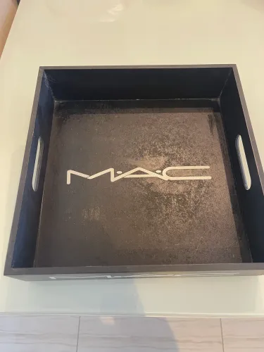Caixa porta perfumes ou maquiagem MAC