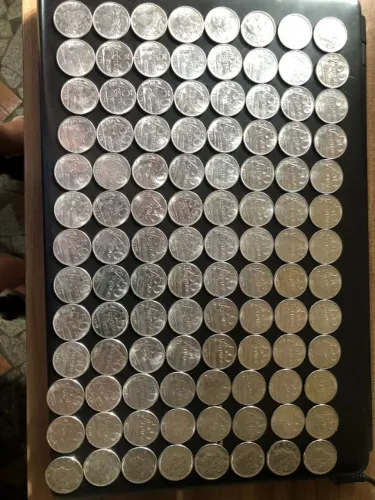 Vendo diversas moedas de cruzado e cruzeiros, datas e valores diferentes