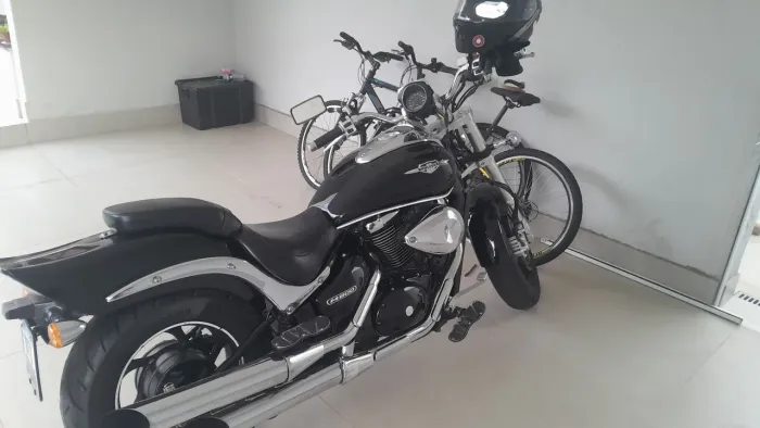 Suzuki Boulevard M800