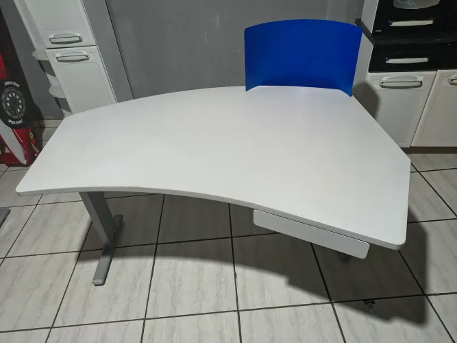 MESA ESCRITÓRIO, MDF E METAL. PASSAGEM DE FIOS, TENHO 3 BOTUCATU