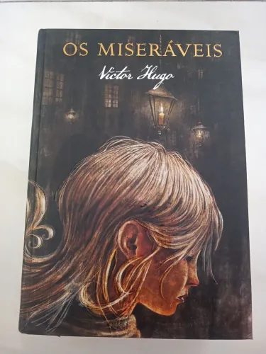 Livro Os Miseráveis de Victor Hugo