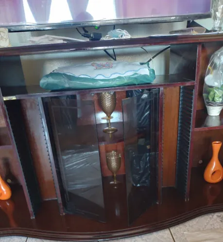 Vendo rack em mogno (semi novo) R$ 250