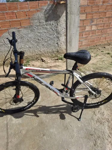 Vende-se uma bicicleta 
