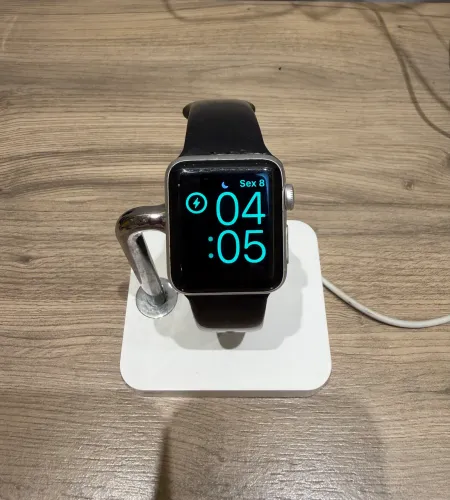 Apple Watch Series 3 GPS 38mm + Carregador de Mesa Belkin