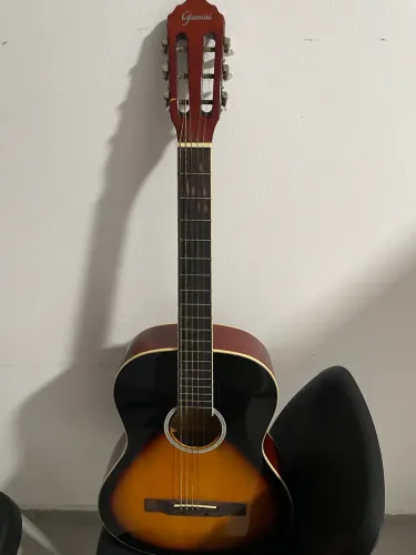 Vende-se violão Giannini 300$