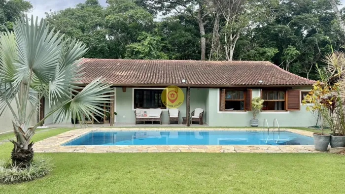 Casa em condomínio fechado, em harmonia com a Mata Atlântica