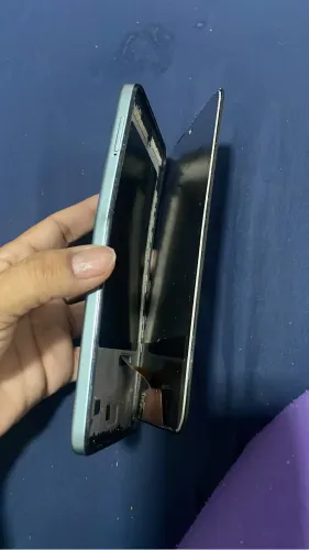 Celular tela quebrada