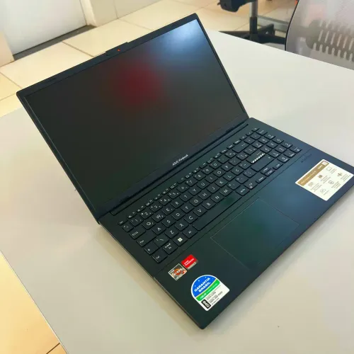 Notebook Asus Vivobook Go + Ryzen 5 7520U + 8GB RAM + SSD 256