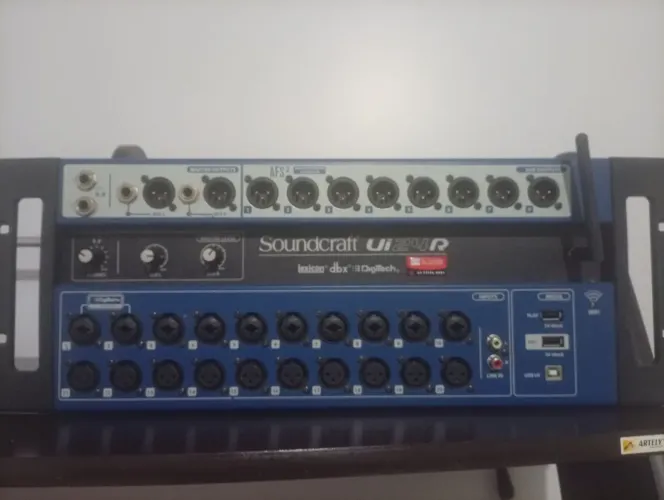 Mesa de som ui24