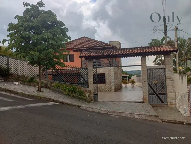 Casa com 3 dormitórios à venda, 233 m² por R$ 954.000,00 - Centro - Lindóia/SP