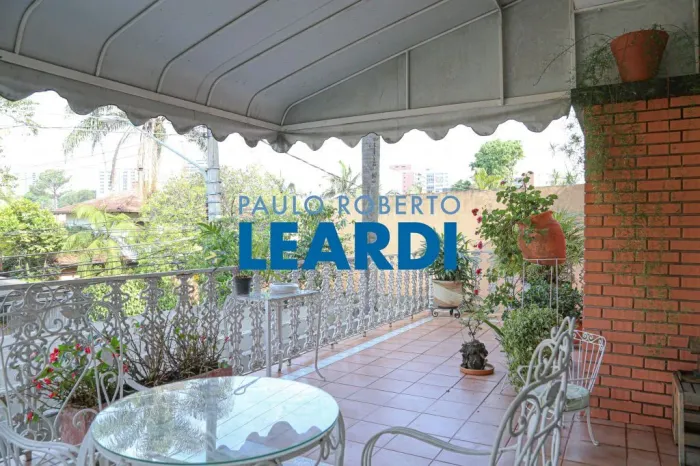 CASA ASSOBRADADA - VILA MADALENA - SP