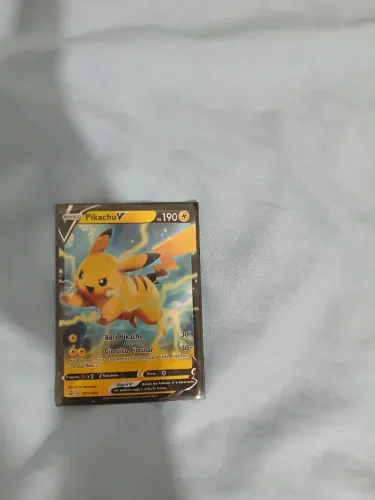 Carta pokémon pikachu-V de lata rara