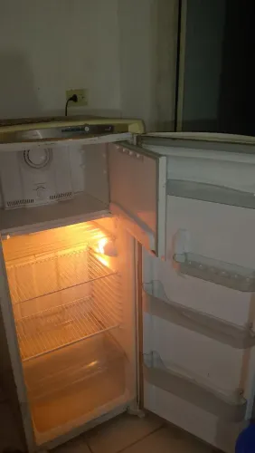 Geladeira Consul 1 Porta - Gelando e Congelando Perfeitamente