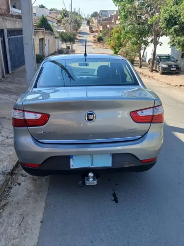 Fiat Grand Siena Attrac. 1.4 EVO F.flex 8V 2013