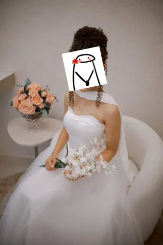 Vestido de noiva com acessórios