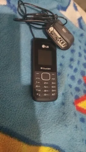 Vendo um aparelho de celular LG completo novo