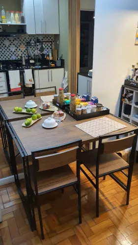 Mesa de jantar retangular amadeirada com 1 Banco e 2 Cadeiras