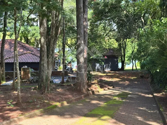 Refúgio Pé na Água: 4 Quartos, Deck Gourmet e Até 82m de Margem Exclusiva
