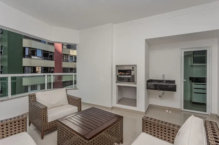 Apartamento locação quadra mar Edifício Grand Royale em Balneário Camboriú