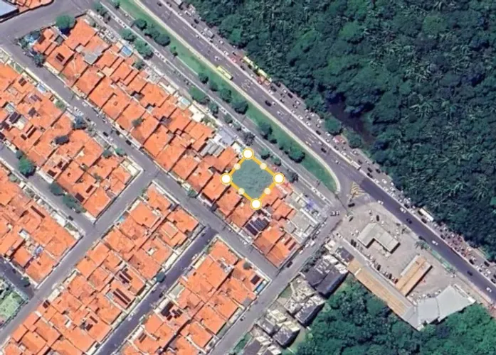 Terreno na avenida do Cohafuma de 700m²
