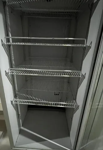Expositor vertical refrigerado Polar 405L 127V USADO