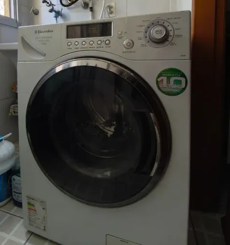 Máquina de lava e seca Eletrolux 9 kg