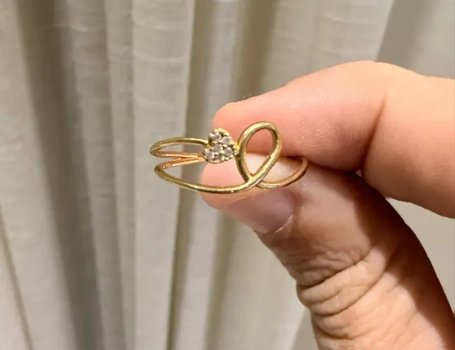 Anel de Ouro 18k 750, com Pedras em formato de coração