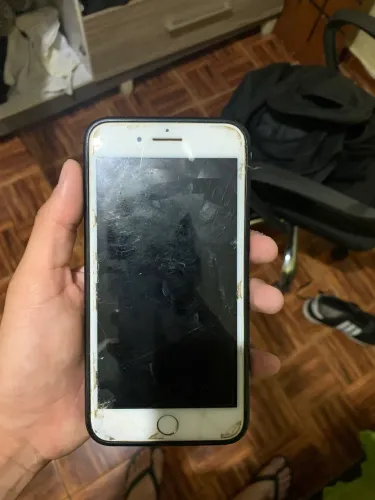 iPhone 8 Plus com marcas de uso, mas funcionando tudo 100%.
