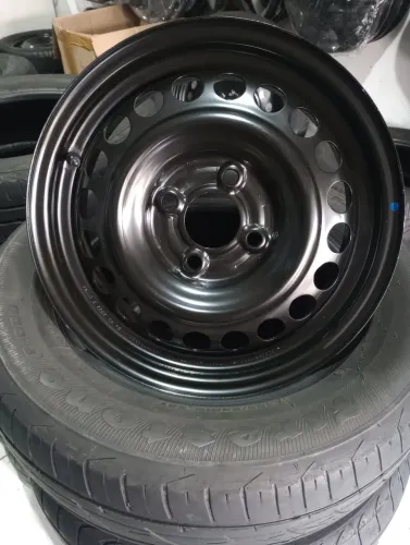 Roda kwid elétrico 4 furos. Roda nova sem detalhe 