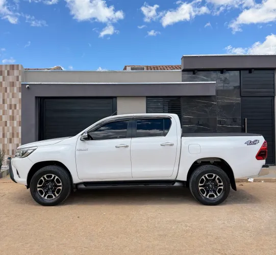 Toyota Hilux CD SRX 4X4 2.8 TDI 16V Diesel Aut. 2018