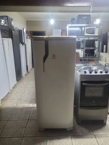 Geladeira RE31 220V + Entrega grátis em Sorocaba