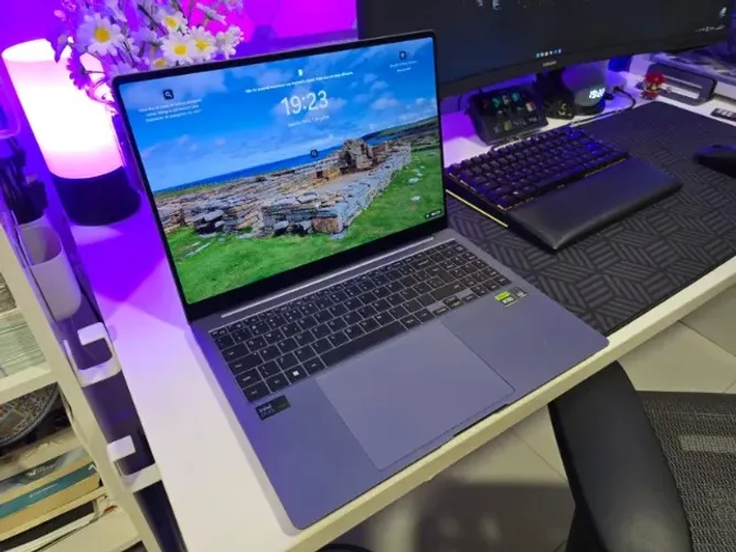 Samsung Galaxy Book 4 Ultra (Core 9 + RTX 4070 + 32Gb Ram)