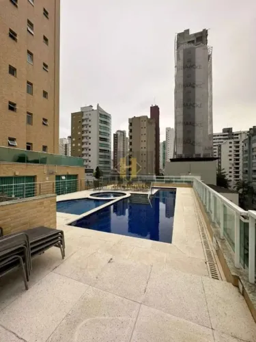 Apartamento 3 suites, 3 vagas de garagem Semimobiliado