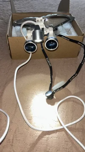 Lupa com fotoforo binocular de magnificação, com iluminação LED, Pouquíssimo uso. Nova