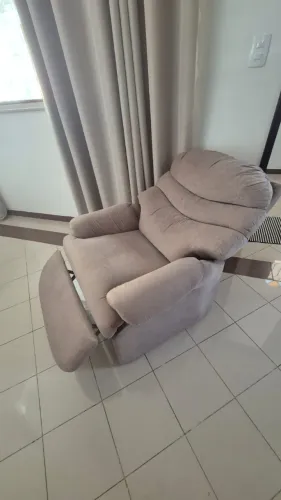 Poltrona reclinável bege