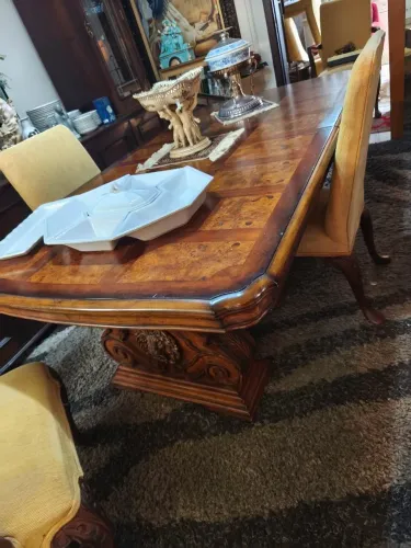 Mesa clássica com 8 cadeiras 