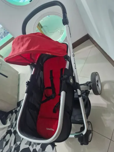 Kit carrinho com bebê conforto fisher price