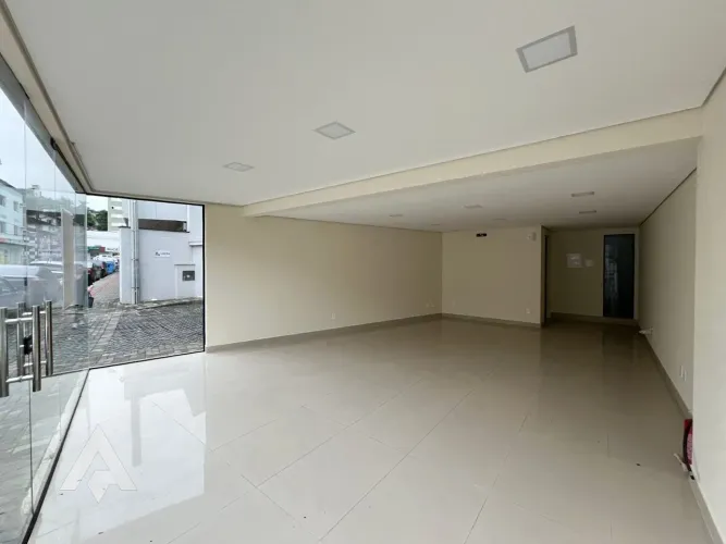Loja térrea com 21,57m² para locação por R$ 2.300,00 - Bairro Vila Nova - Blumenau/SC