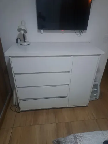 Cômoda mdf grosso rodizio 4 gavetas