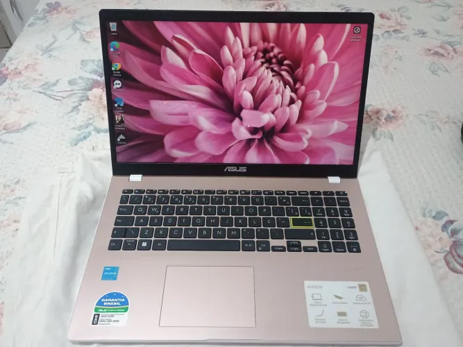Vende se um notebook Asus novo