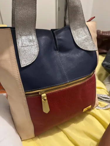 Bolsa feminina em couro legítimo - elegante e moderna
